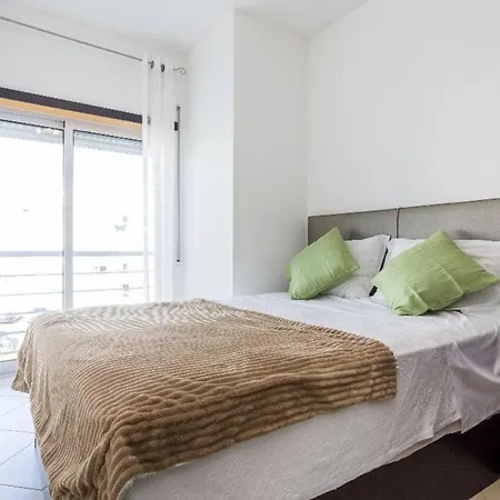 Modern In With 76 Sqm Terrace And Free Parking Albufeira